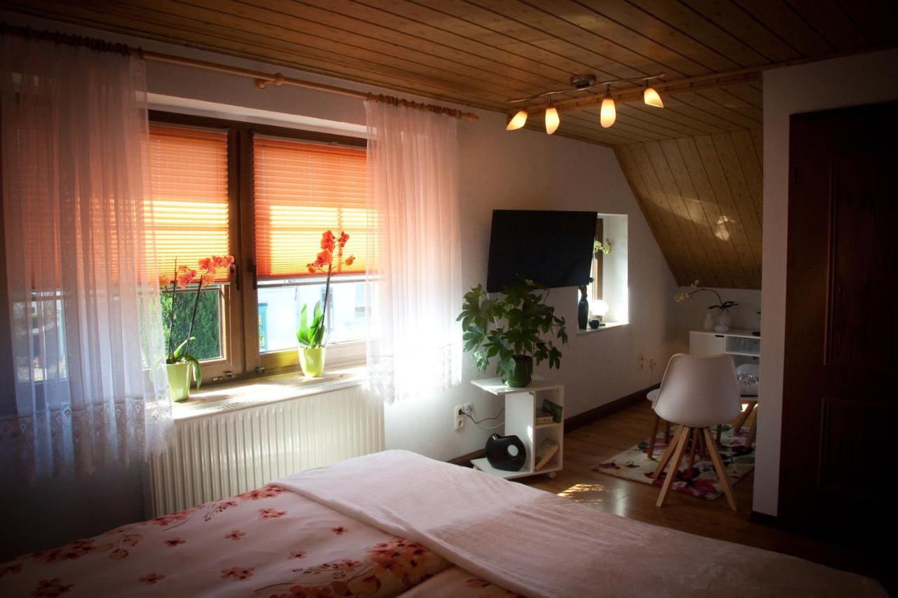 Gaestezimmer Im Gruenen Haus Apartment Thum Ngoại thất bức ảnh
